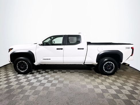 Used 2024 Toyota Tacoma TRD Off-Road AWD/4WD image 4