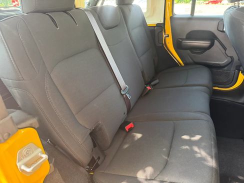Used 2018 Jeep Wrangler Unlimited Sport S AWD/4WD image 17