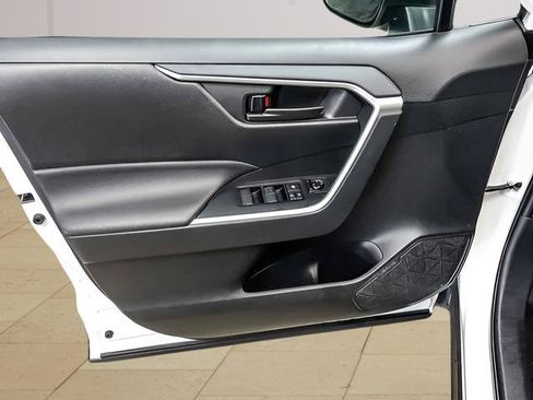 Certified 2025 Toyota RAV4 LE AWD/4WD image 17