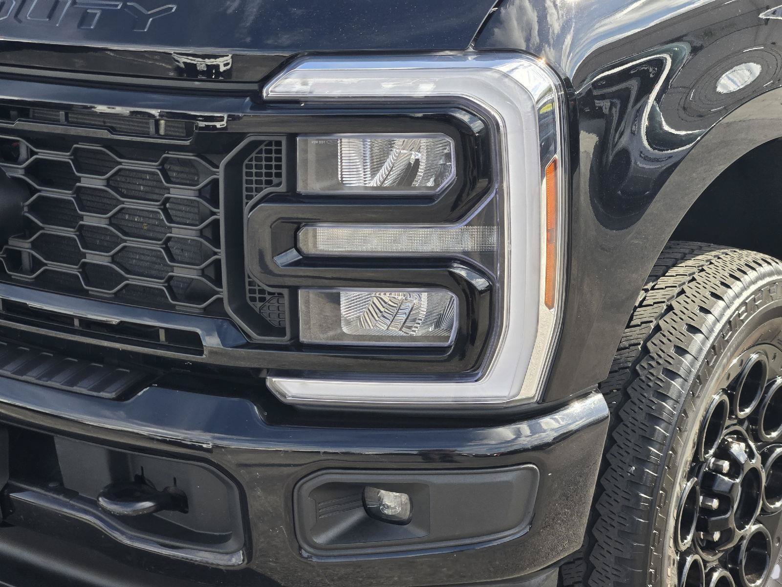 Used 2025 Ford F350 XLT w/ Black Appearance Package AWD/4WD image 10
