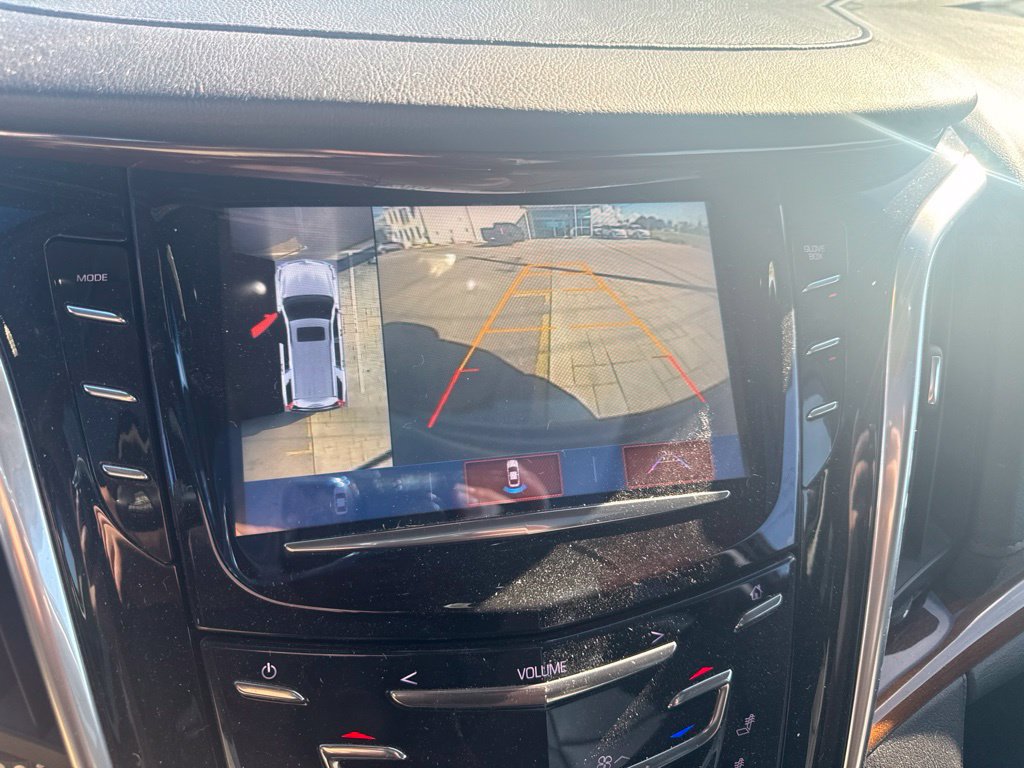 Used 2020 Cadillac Escalade ESV Luxury RWD image 16