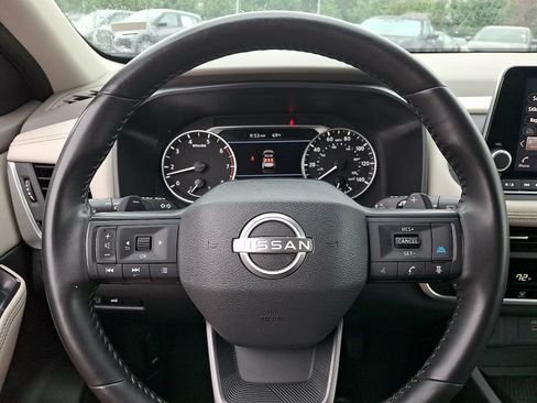 Used 2025 Nissan Rogue SV FWD image 19