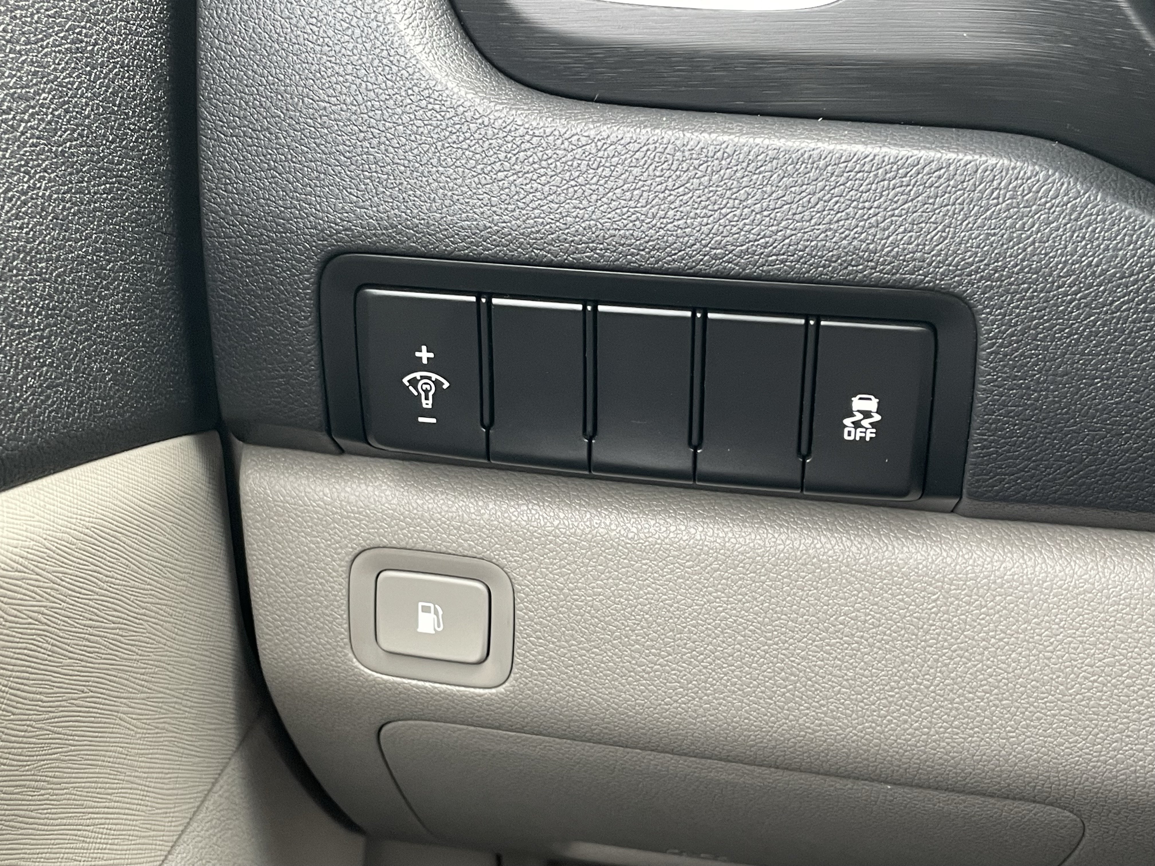 Used 2020 Kia Sedona LX FWD image 14