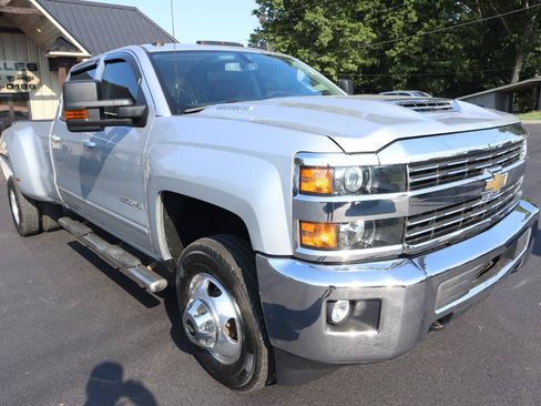 Used 2017 Chevrolet Silverado 3500 LT w/ LT Convenience Package AWD/4WD image 3