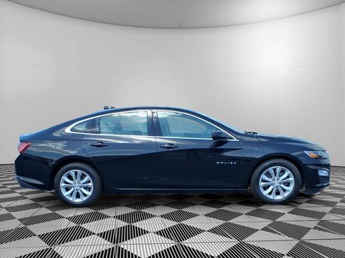 Used 2021 Chevrolet Malibu LT w/ Leather Package image 4