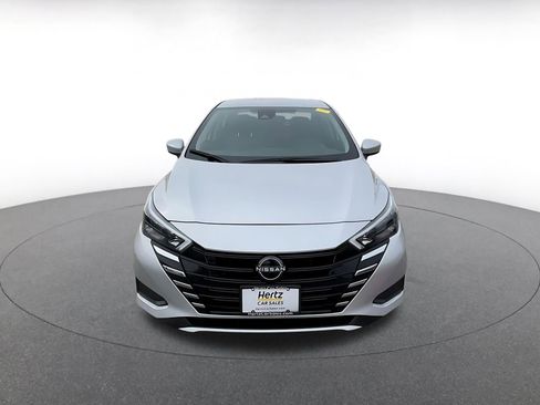 Used 2025 Nissan Versa SV image 4