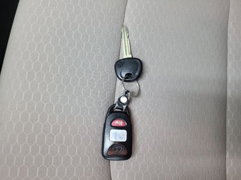 Used 2020 Hyundai Elantra SE w/ Cargo Package (C1) FWD image 32