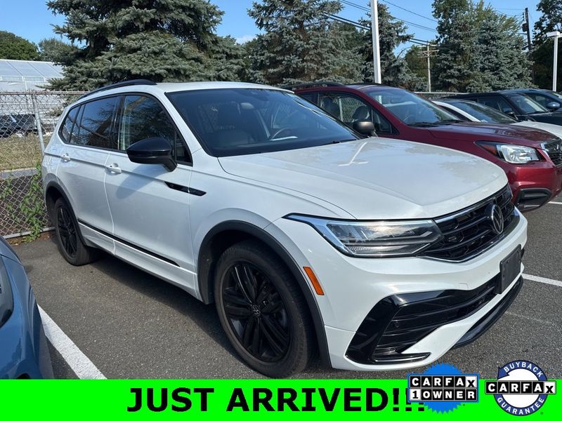 Certified 2022 Volkswagen Tiguan SE R-Line image 1