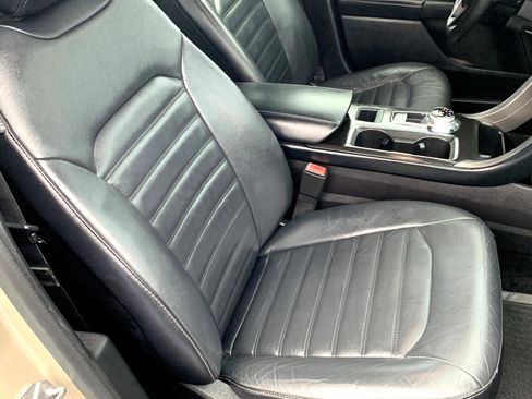 Used 2017 Ford Fusion SE w/ Fusion SE Technology Package image 40