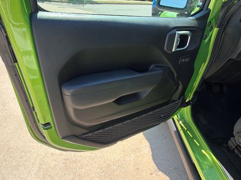 Used 2025 Jeep Wrangler Sport AWD/4WD image 13