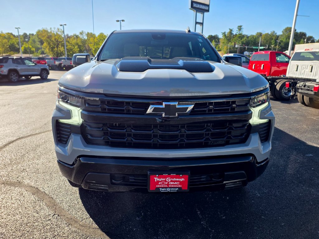 Used 2024 Chevrolet Silverado 1500 LT Trail Boss w/ Convenience Package II AWD/4WD image 3