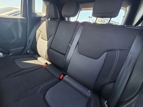 Used 2021 Jeep Renegade Latitude w/ Luxury Group II AWD/4WD image 12