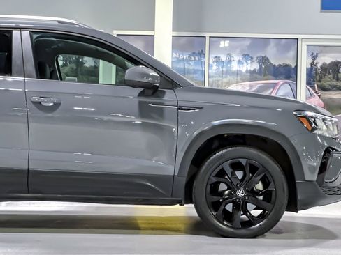 Used 2023 Volkswagen Taos SE AWD/4WD image 34