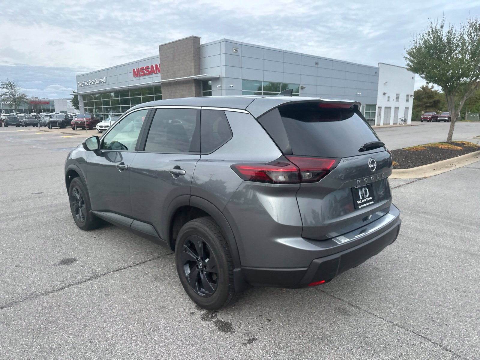 Used 2026 Nissan Rogue SV FWD image 7