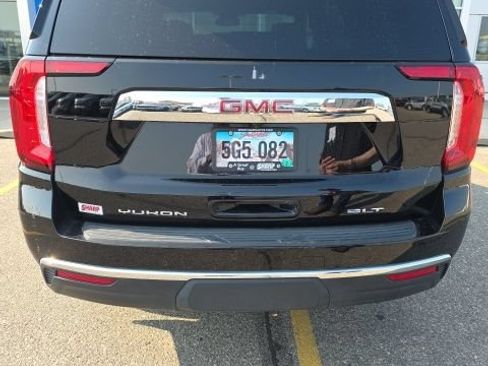 Used 2023 GMC Yukon SLT AWD/4WD image 3