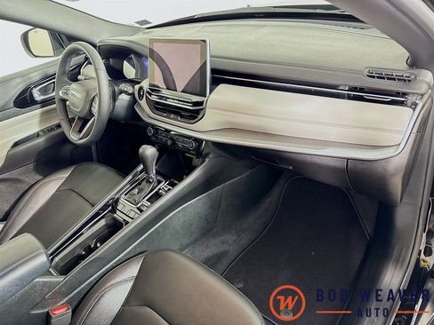 Used 2024 Jeep Compass Limited image 31