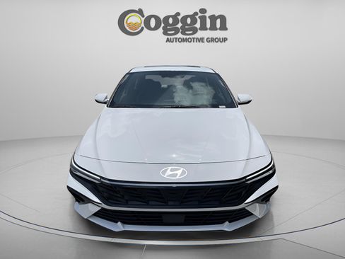 New 2025 Hyundai Elantra Limited image 8