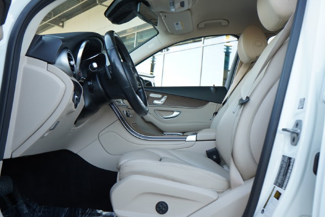 Used 2021 Mercedes-Benz GLC 300 4MATIC image 28