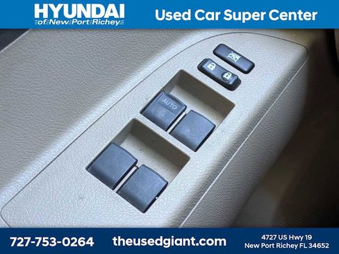 Used 2011 Toyota Highlander SE w/ Tow Pkg FWD image 34