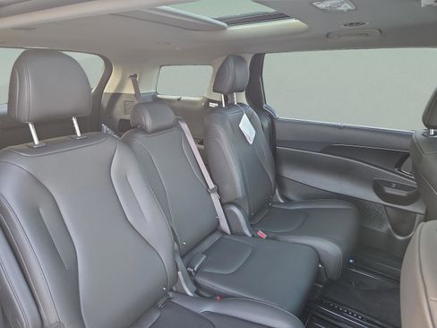 New 2026 Kia Carnival SX FWD image 18