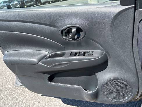 Used 2012 Nissan Versa SV FWD image 13