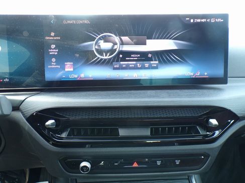 Certified 2025 BMW 430i xDrive Coupe w/ Premium Package image 17