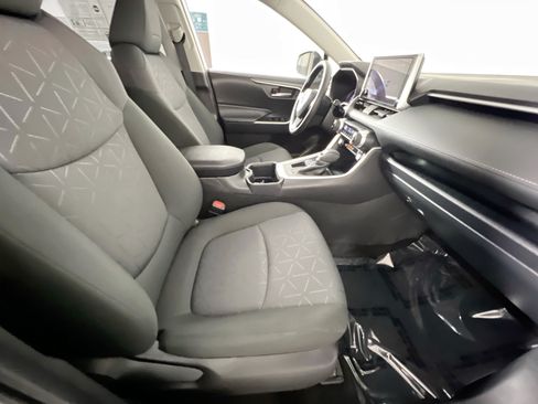 Used 2025 Toyota RAV4 XLE w/ Convenience Package FWD image 31