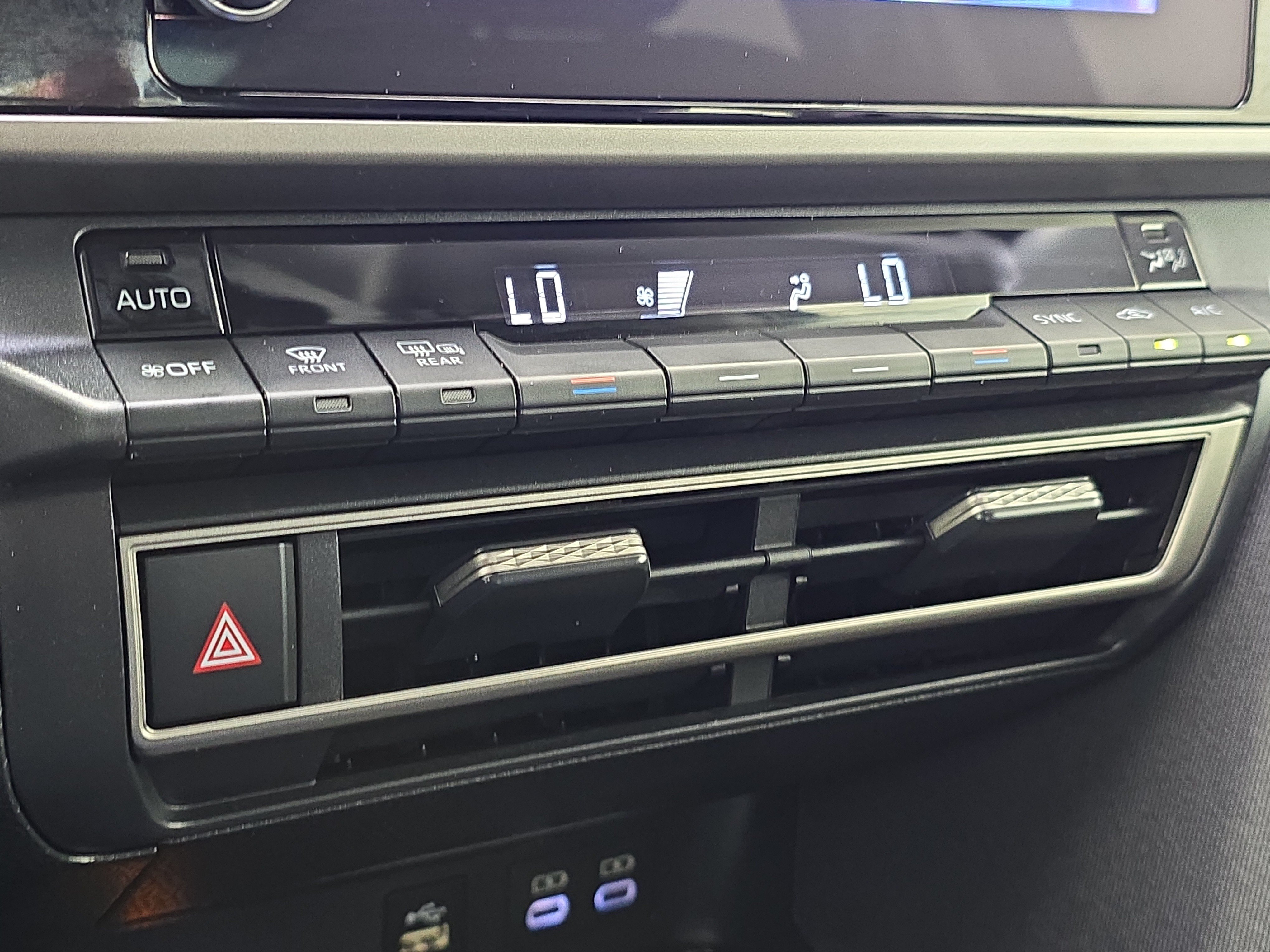 Used 2025 Toyota Camry LE FWD image 28