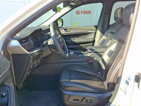 Used 2025 Jeep Grand Cherokee Limited w/ Black Appearance Package AWD/4WD image 10