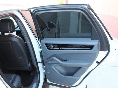 Used 2020 Porsche Cayenne image 21