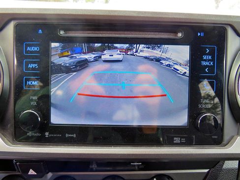 Used 2017 Toyota Tacoma TRD Off-Road image 33