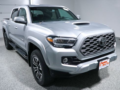 Used 2022 Toyota Tacoma TRD Sport w/ Technology Package AWD/4WD image 5