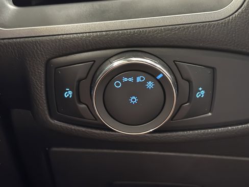 Used 2015 Ford Edge SE FWD image 18
