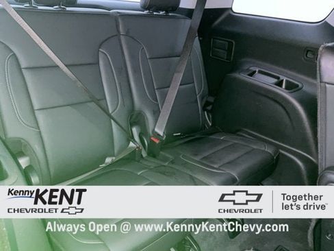 Certified 2023 GMC Acadia SLT w/ Preferred Package image 12