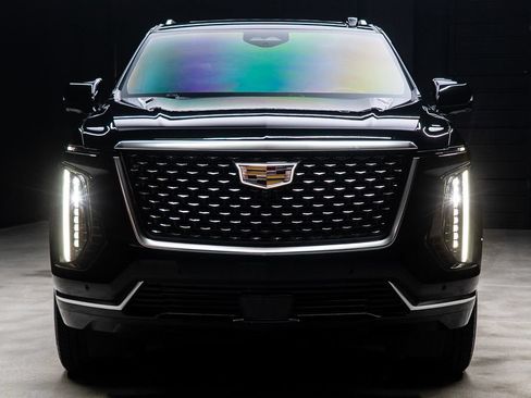 Used 2025 Cadillac Escalade ESV Premium Luxury AWD/4WD image 3