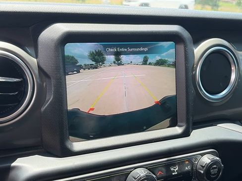 Used 2023 Jeep Gladiator Overland AWD/4WD image 22
