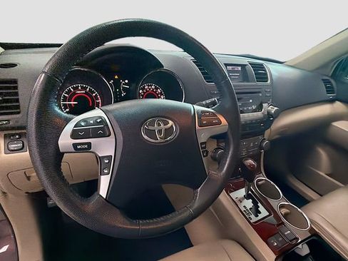 Used 2012 Toyota Highlander Limited w/ Tow Pkg image 9