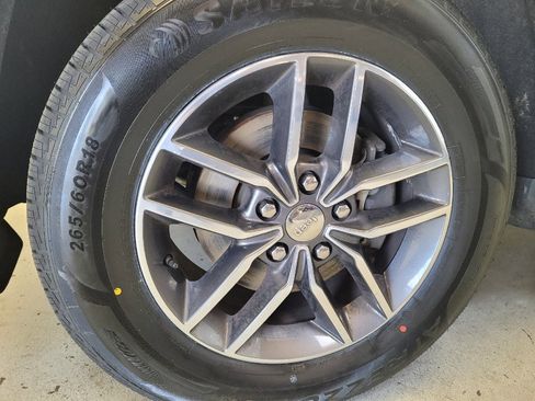 Used 2017 Jeep Grand Cherokee Limited w/ Luxury Group II image 31