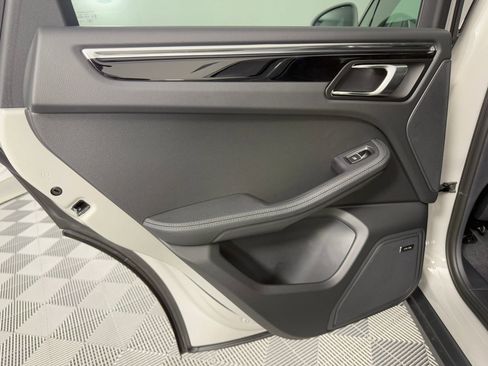 Certified 2026 Porsche Macan AWD/4WD image 29