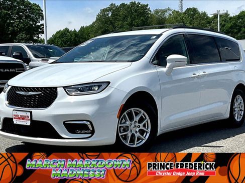 Used 2022 Chrysler Pacifica Touring-L image 3