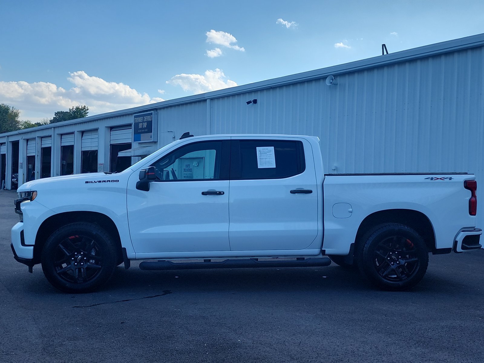 Used 2022 Chevrolet Silverado 1500 RST w/ Redline Edition AWD/4WD image 2