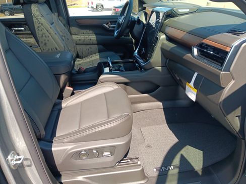 New 2026 GMC Yukon XL Denali w/ Denali Reserve Package image 23