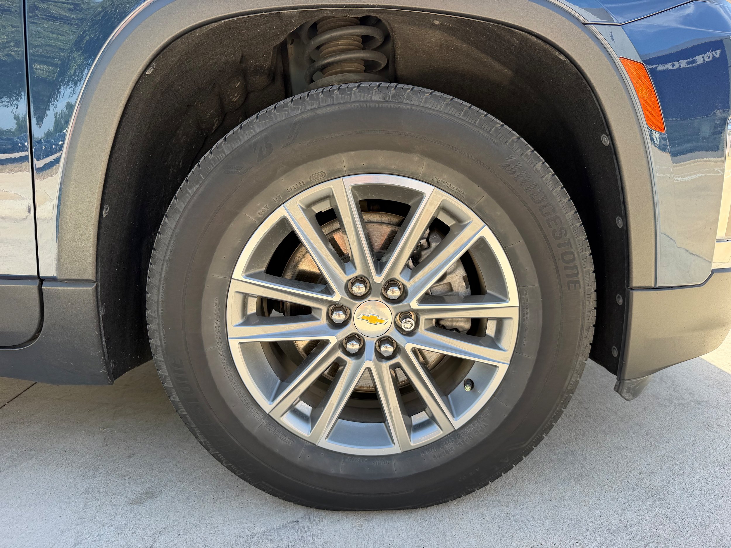 Used 2023 Chevrolet Traverse LT FWD image 9