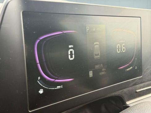 Used 2025 Kia Sportage LX image 10