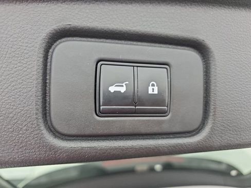 Used 2022 Nissan Pathfinder SL w/ SL Black Package image 47