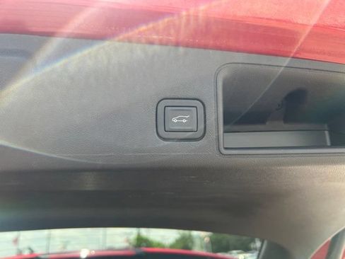 Used 2024 GMC Terrain SLT FWD image 18