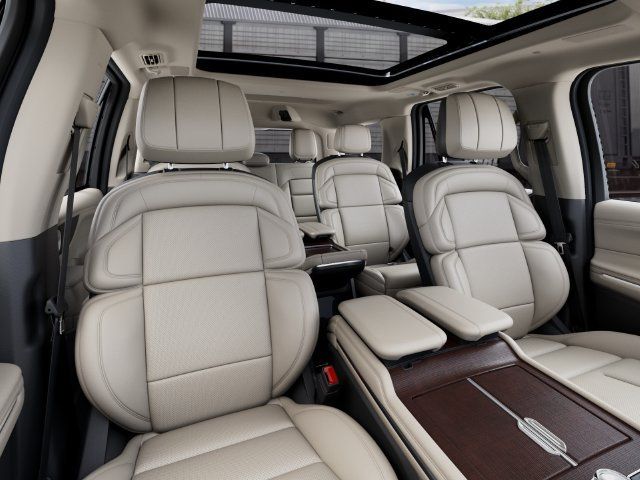 New 2027 Lincoln Navigator Reserve AWD/4WD image 10