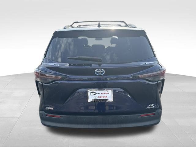 Used 2023 Toyota Sienna XLE FWD image 4