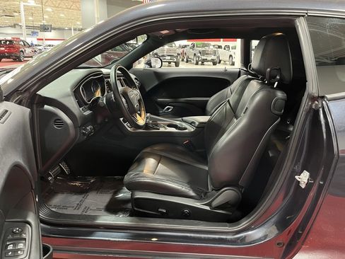 Used 2017 Dodge Challenger GT w/ Driver Convenience Group image 11