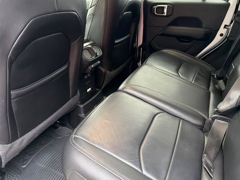 Used 2023 Jeep Wrangler Unlimited Sahara image 9